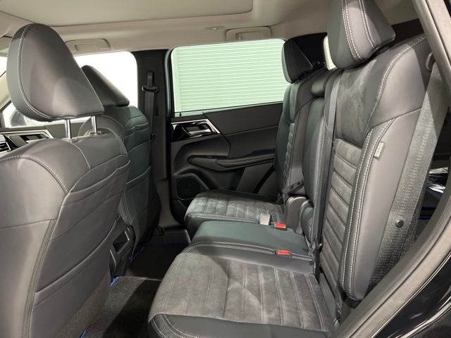 2023 Mitsubishi Outlander Plug-in Hybrid Vehicle SE