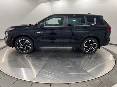 2023 Mitsubishi Outlander Plug-in Hybrid Vehicle SE
