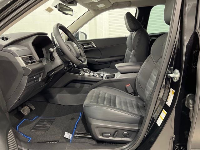 2023 Mitsubishi Outlander Plug-in Hybrid Vehicle SE