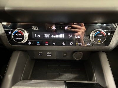 2023 Mitsubishi Outlander Plug-in Hybrid Vehicle SEL