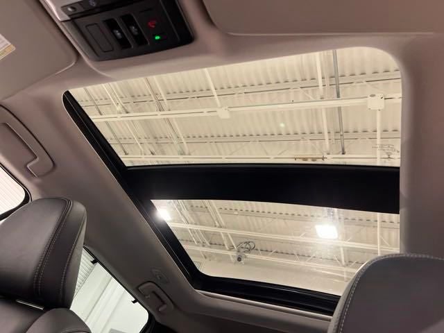 2023 Mitsubishi Outlander Plug-in Hybrid Vehicle SEL