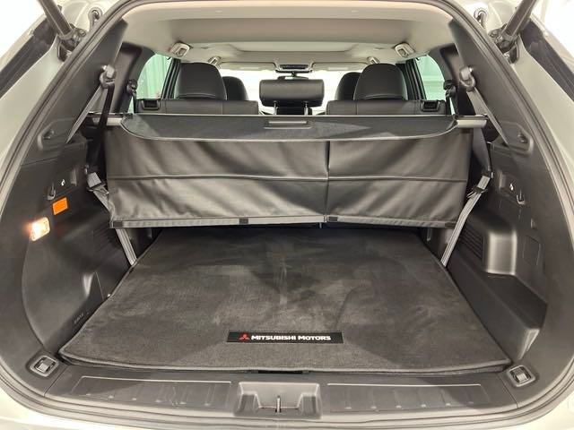 2023 Mitsubishi Outlander Plug-in Hybrid Vehicle SEL