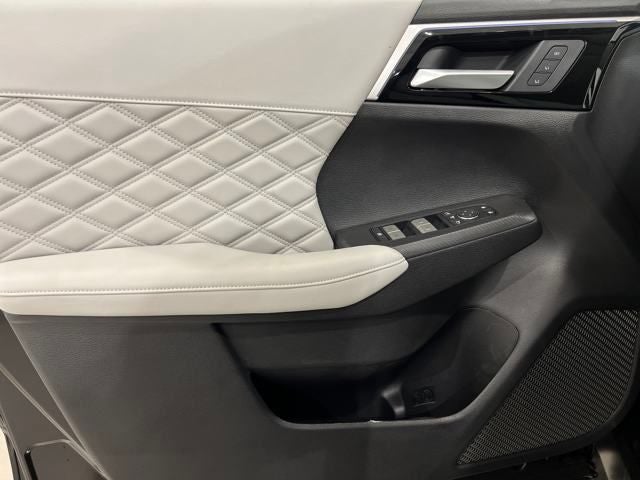 2025 Mitsubishi Outlander PHEV SEL Platinum Edition
