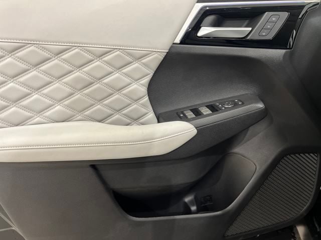 2025 Mitsubishi Outlander PHEV SEL Platinum Edition