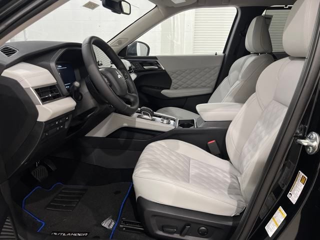 2025 Mitsubishi Outlander PHEV SEL Platinum Edition
